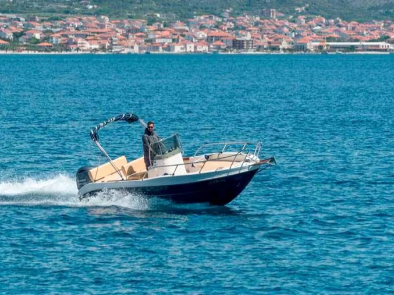 Huur Motorboot met of zonder schipper Capelli in Trogir