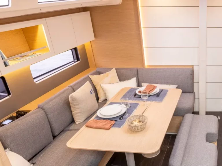 Zeilboot te huur in Gouviá voor de beste prijs