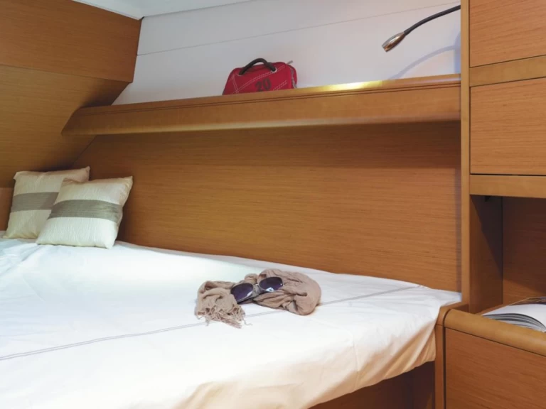 Huur een Bénéteau Oceanis 38 in Procida