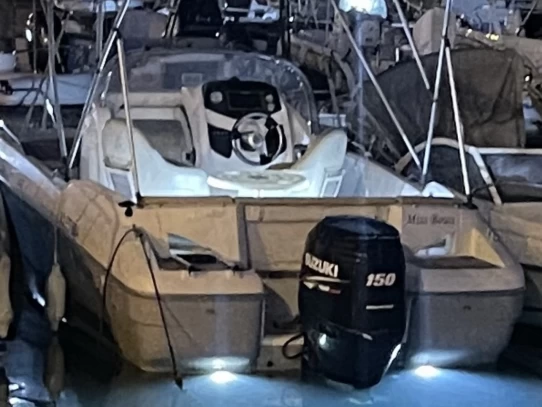 Verhuur Motorboot Bénéteau met vaarbewijs