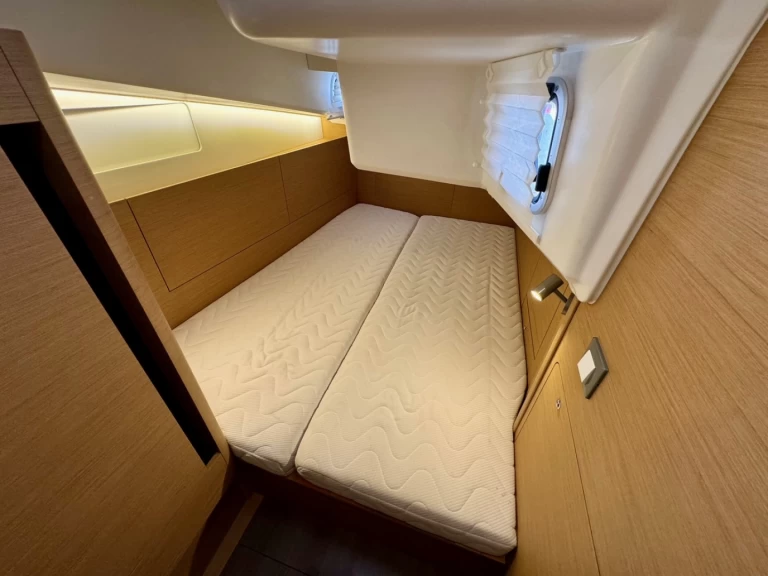 Bootverhuur Pýlos goedkoop Sun Odyssey 410