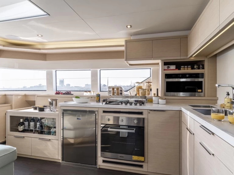 Verhuur Catamaran Lagoon met vaarbewijs