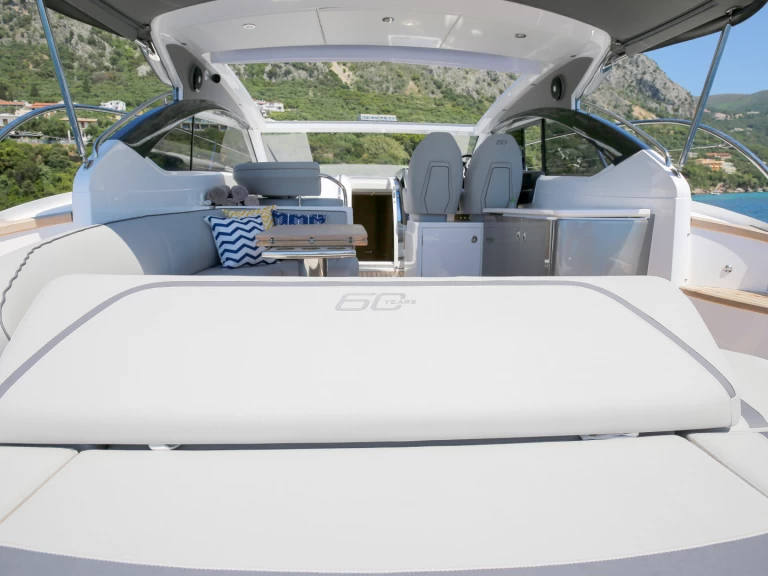 Motorboot te huur in Gouviá voor de beste prijs