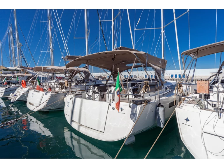 Huur een Jeanneau Sun Odyssey 440 in Capo d'Orlando