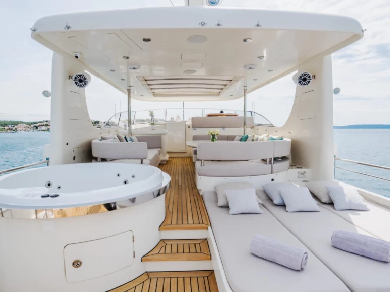 Verhuur Jacht in Šibenik -  Luxury Motor Yacht 