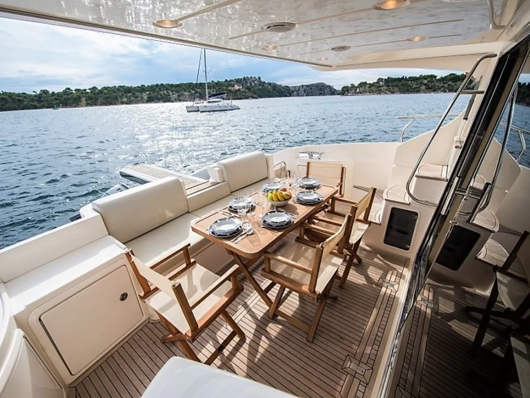 Motorboot te huur in Šibenik voor de beste prijs