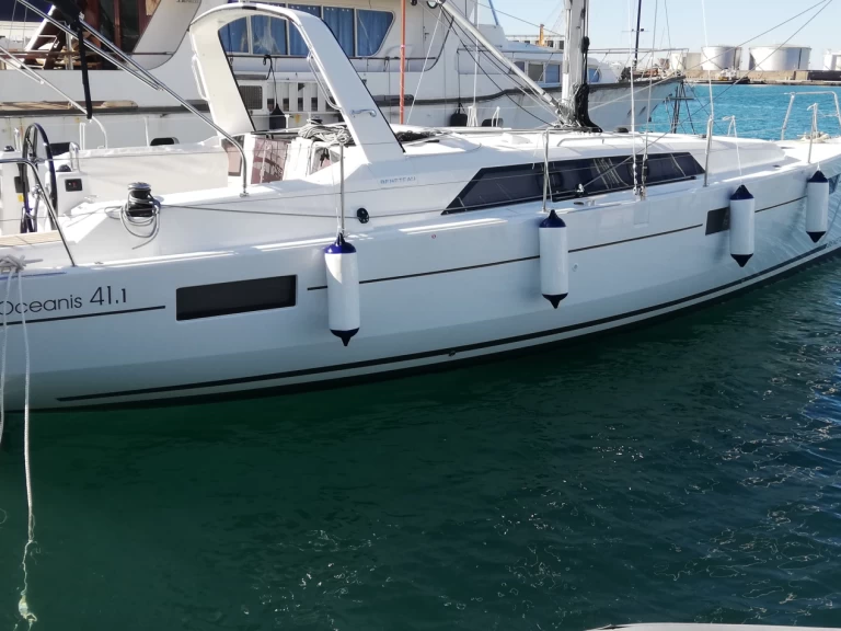 Bénéteau Oceanis 41.1 te huur van particulier of professional in Vibo Marina
