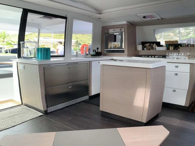 Verhuur Catamaran in Road Town - Fountaine Pajot Saona 47