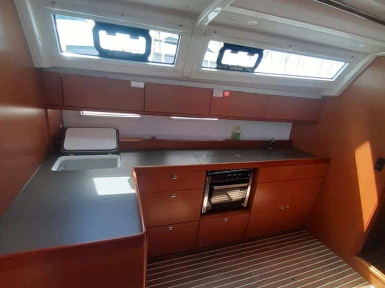 Bootverhuur Bavaria Cruiser 46 in Sukošan via SamBoat