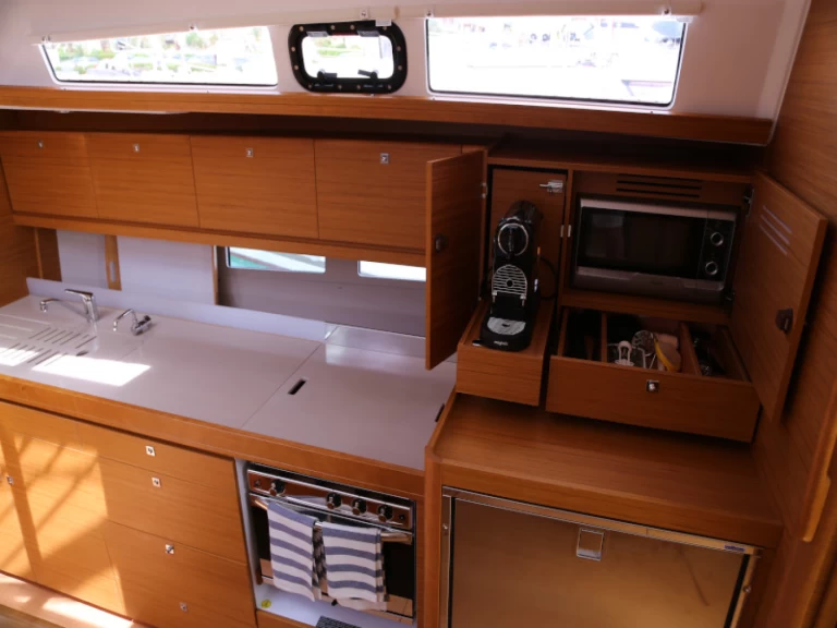 Zeilboot te huur in Kaštel Gomilica voor de beste prijs