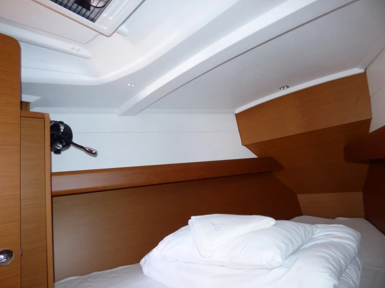 Huur een Jeanneau Sun Odyssey 389 in Kaštel Gomilica