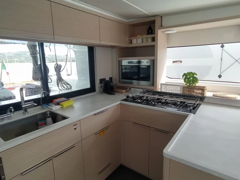 Jachthuur in Porto Pollo - Lagoon Lagoon 46 via SamBoat