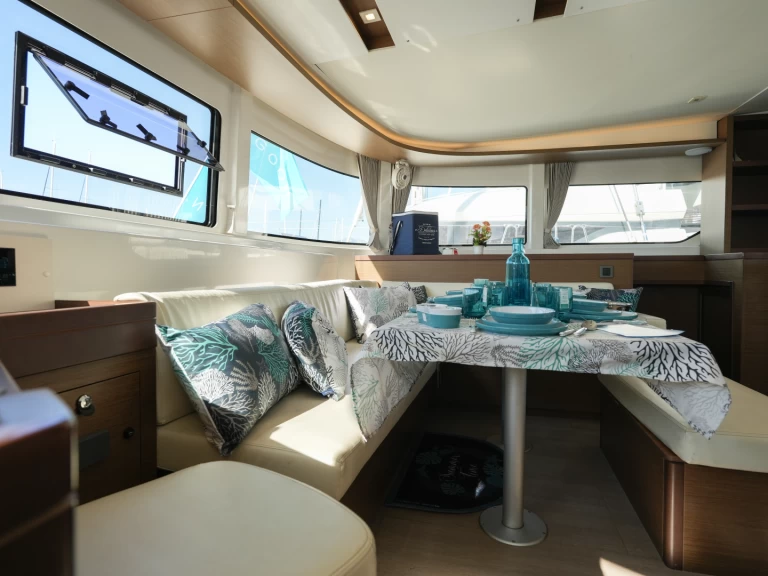 Bootverhuur Lagoon Lagoon 46 in Salerno via SamBoat