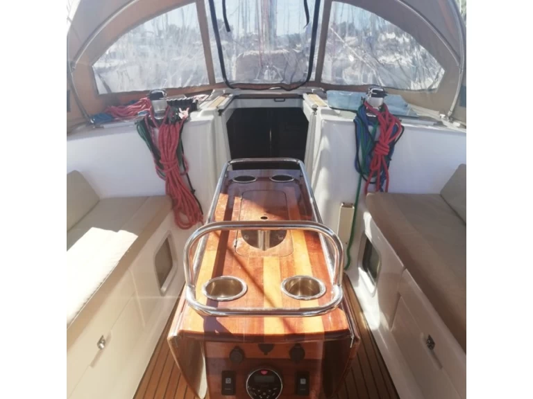 Huur een Jeanneau Sun Odyssey 43 in Álimos
