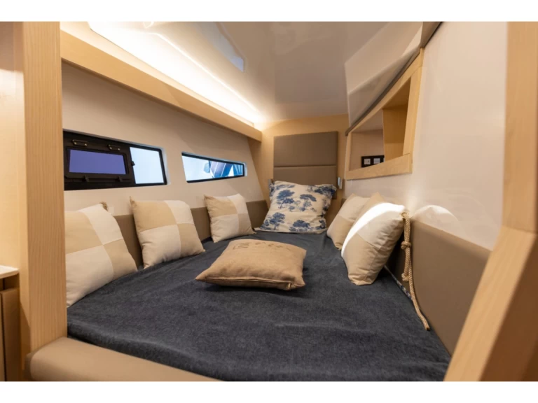 Bootverhuur Vanguard Tesoro T41 in Órmos Bay via SamBoat