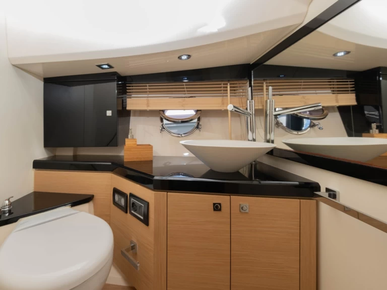 Sessa Marine Key Largo 36 te huur van particulier of professional in Tivat