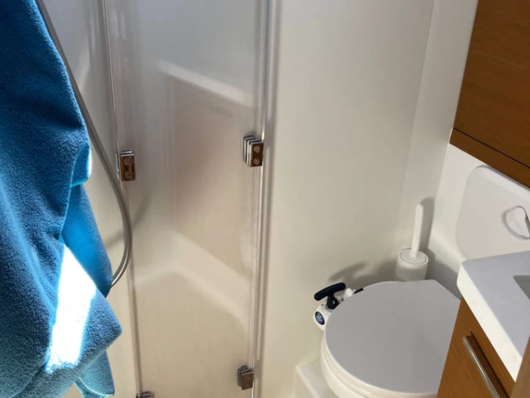 Huur een Bénéteau First 44 in Lávrio