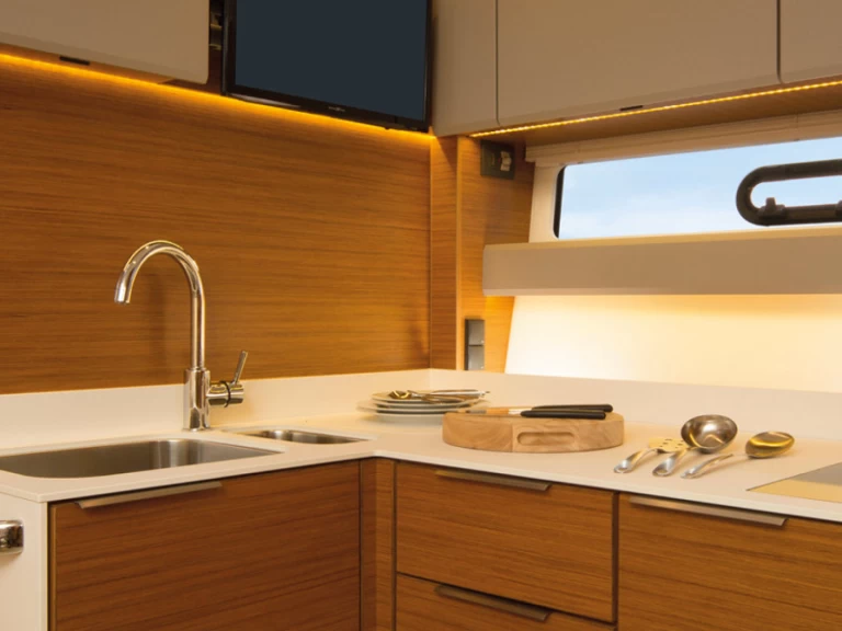 Verhuur Motorboot Bavaria met vaarbewijs