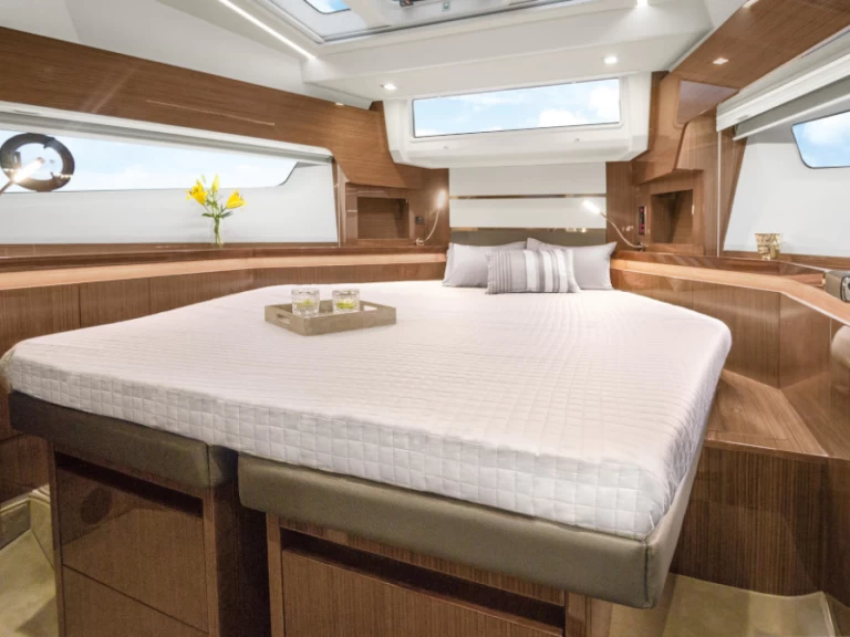 Huur een Sealine Sealine F430 in Pula