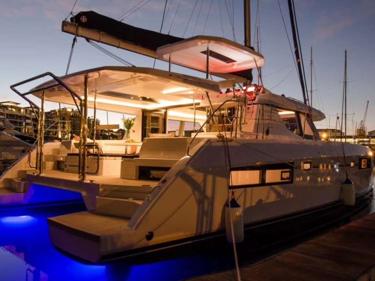 Huur Catamaran met of zonder schipper Leopard in Procida