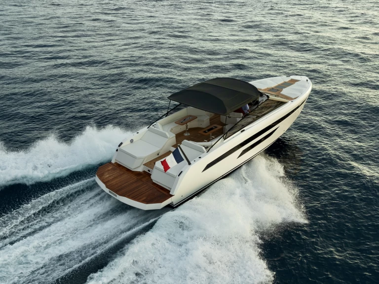 Motorboot te huur in Saint-Laurent-du-Var voor de beste prijs