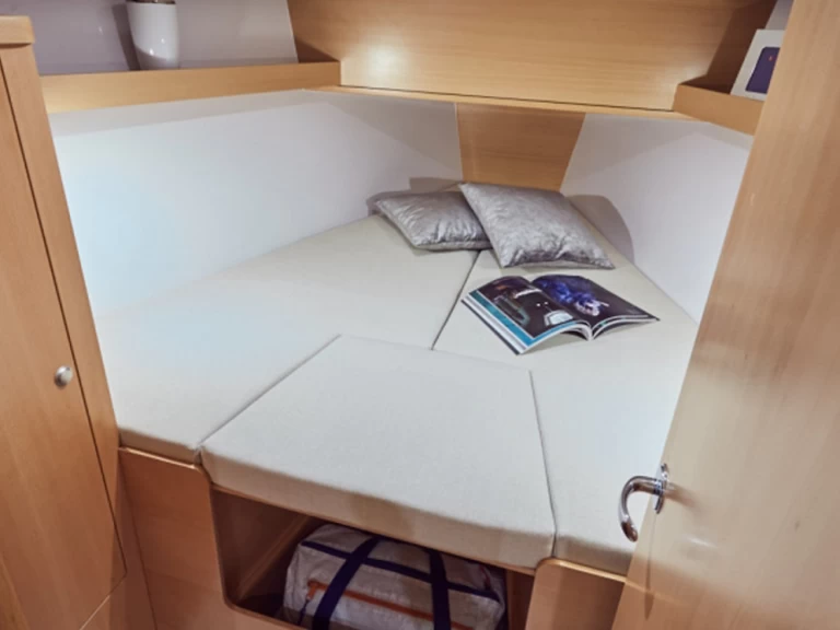 Jeanneau Sun Odyssey 319 te huur van particulier of professional in Procida