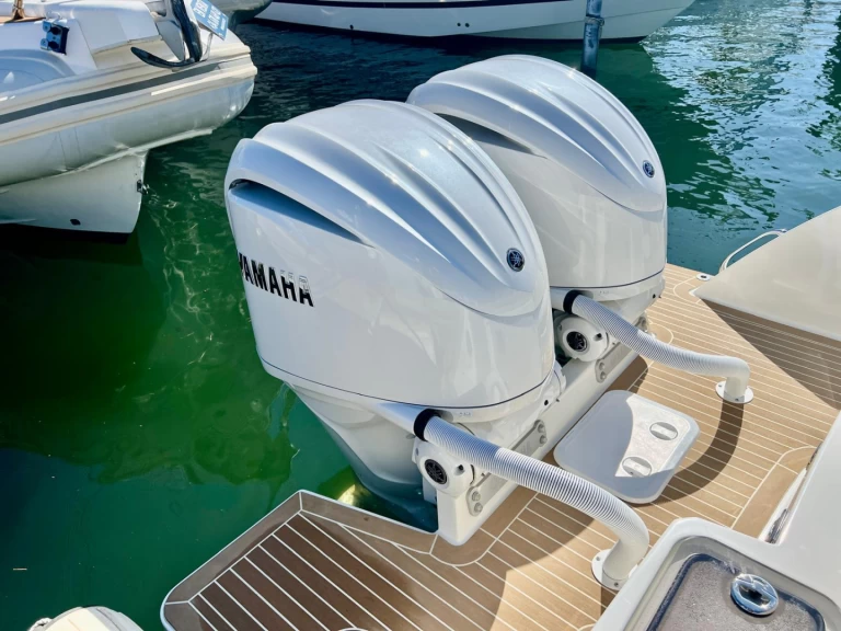 Huur Motorboot met of zonder schipper White Shark in Empuriabrava