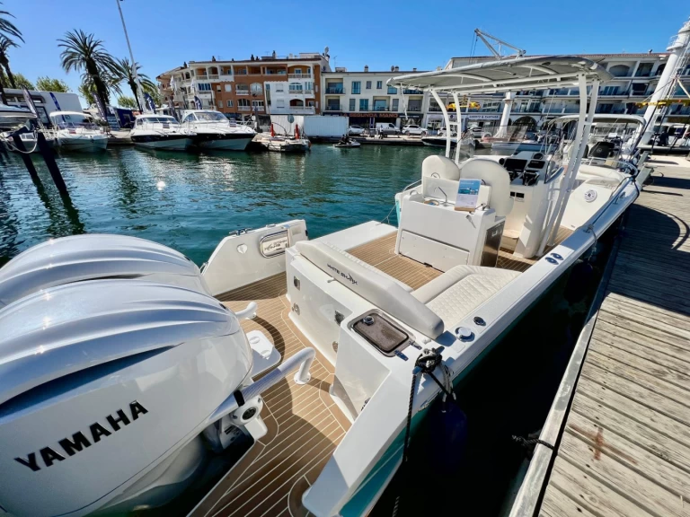White Shark 280 Luxe te huur van particulier of professional in Empuriabrava