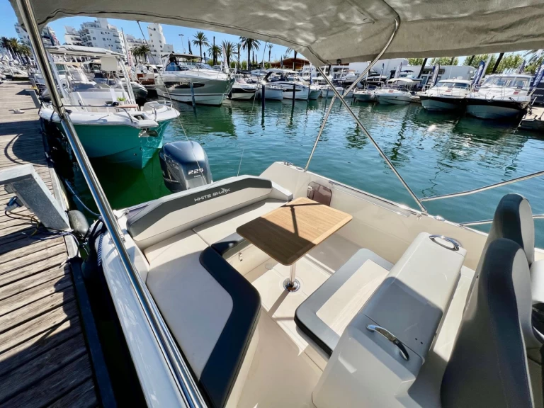 Huur een White Shark 240 sc in Empuriabrava