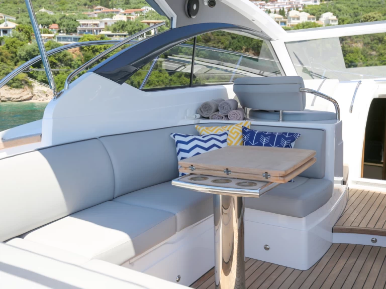 Verhuur Motorboot in Gouviá - Princess Princess V40