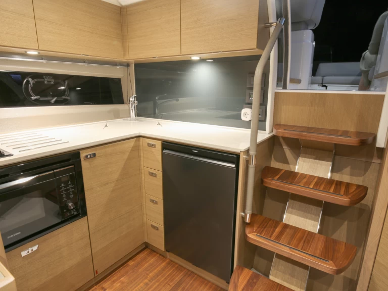 Huur Motorboot met of zonder schipper Princess in Gouviá