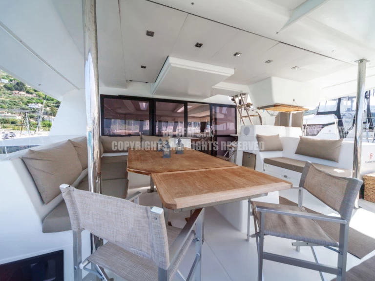 Verhuur Catamaran in Capo d'Orlando - Fountaine Pajot Saba 50