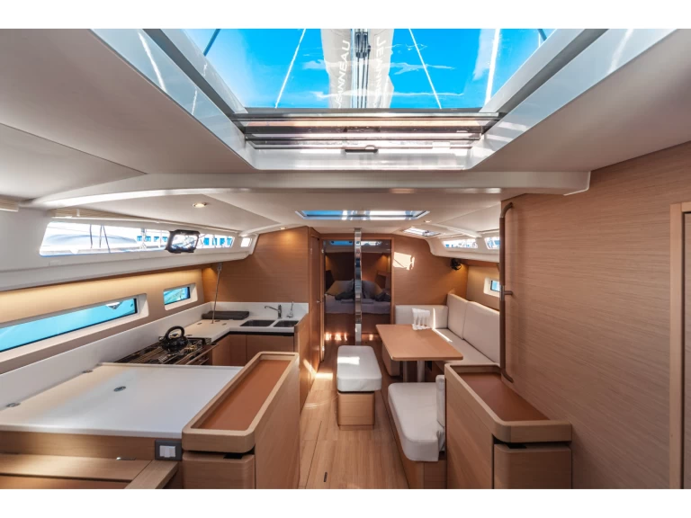 Huur een Jeanneau Sun Odyssey 440 in Capo d'Orlando