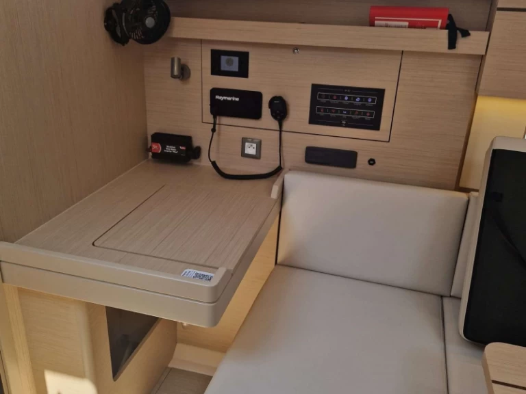 Huur Zeilboot met of zonder schipper Bénéteau in Gouviá