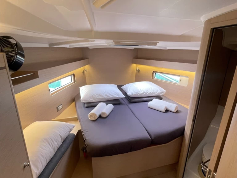 Bootverhuur Lávrio goedkoop Oceanis 40.1