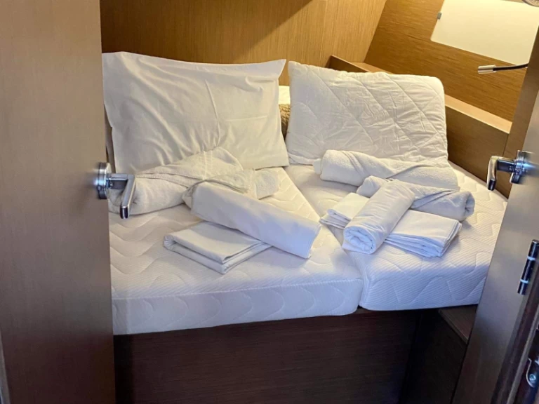 Zeilboot te huur in Gouviá voor de beste prijs