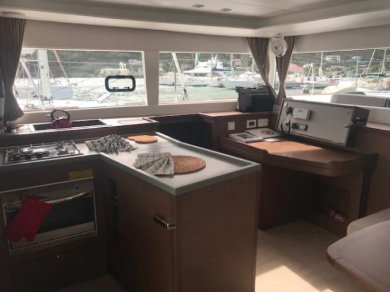 Bootverhuur Lagoon Lagoon 450 F in Sant Antoni de Portmany via SamBoat