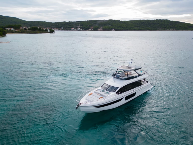 Jacht te huur in Šibenik voor de beste prijs