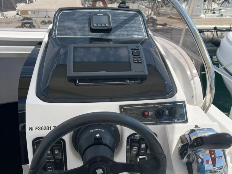 Verhuur Motorboot Ranieri met vaarbewijs