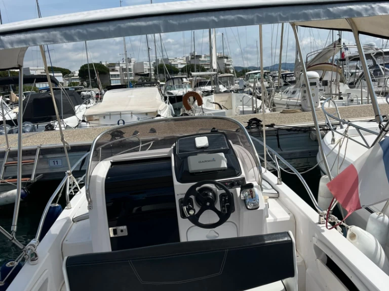 Verhuur Motorboot Ranieri met vaarbewijs