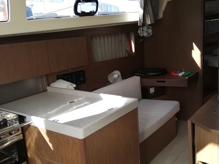 Bootverhuur Bénéteau Oceanis 38.1 in Vibo Marina via SamBoat