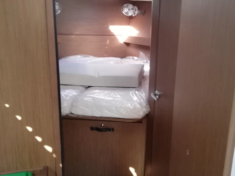 Huur Zeilboot met of zonder schipper Bénéteau in Vibo Marina