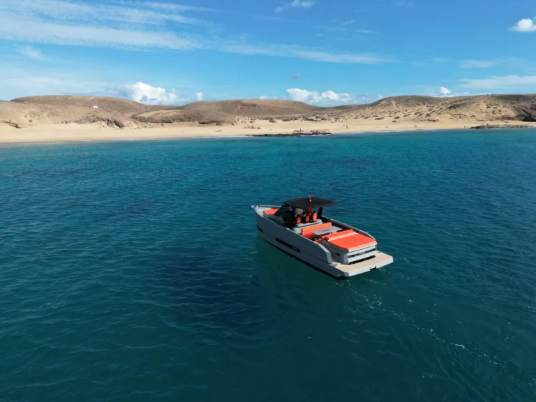 Huur een De Antonio De Antonio D32 Open in Playa Blanca