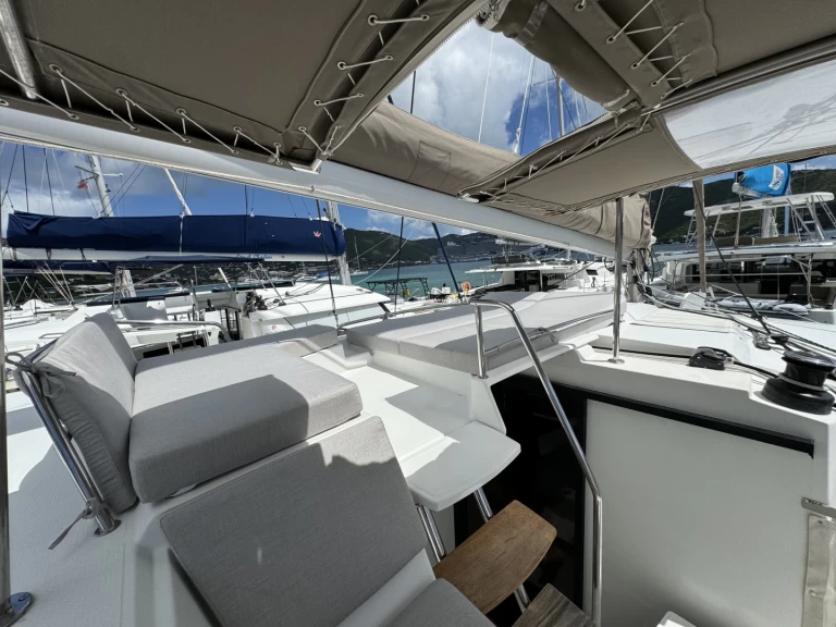 Verhuur Catamaran in Road Town - Fountaine Pajot Fountaine Pajot Helia 44