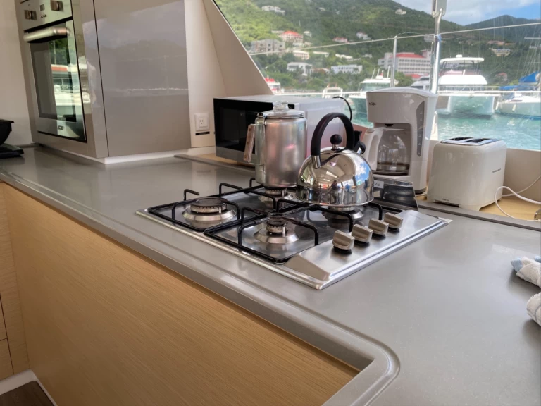 Huur een Fountaine Pajot Saba 50 in Road Town