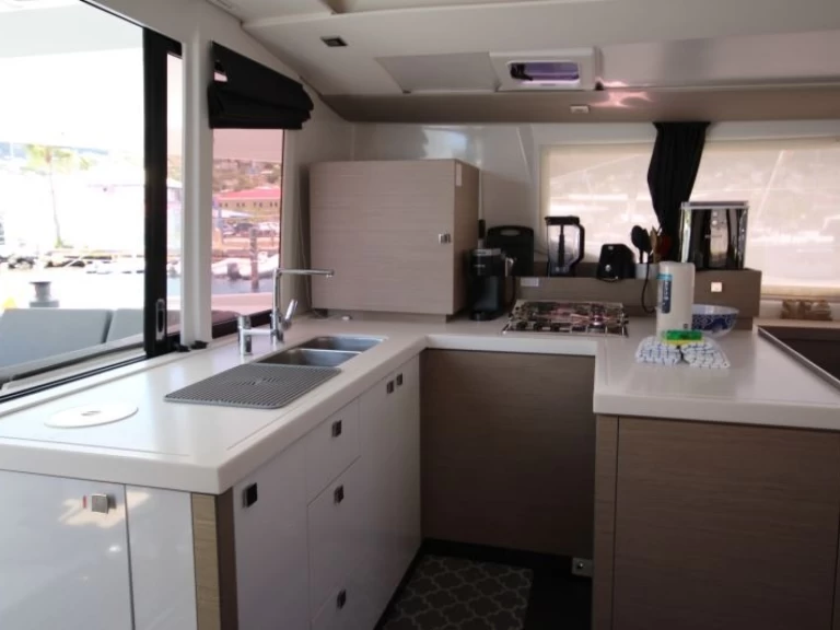Bootverhuur Fountaine Pajot Astrea 42 in Road Town via SamBoat