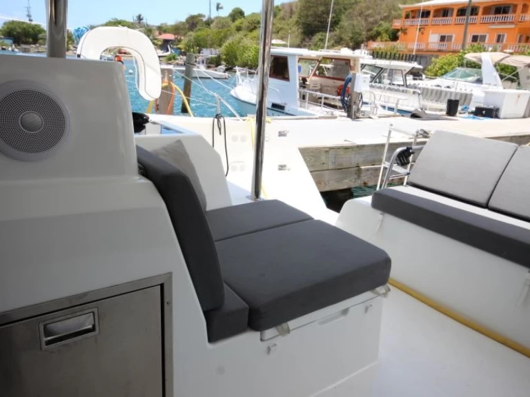 Huur een Fountaine Pajot Astrea 42 in Road Town