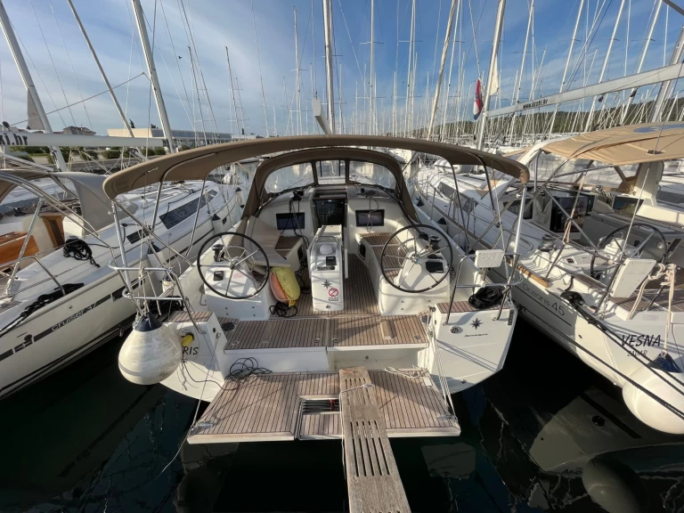 Huur een Jeanneau Sun Odyssey 410 in Sukošan