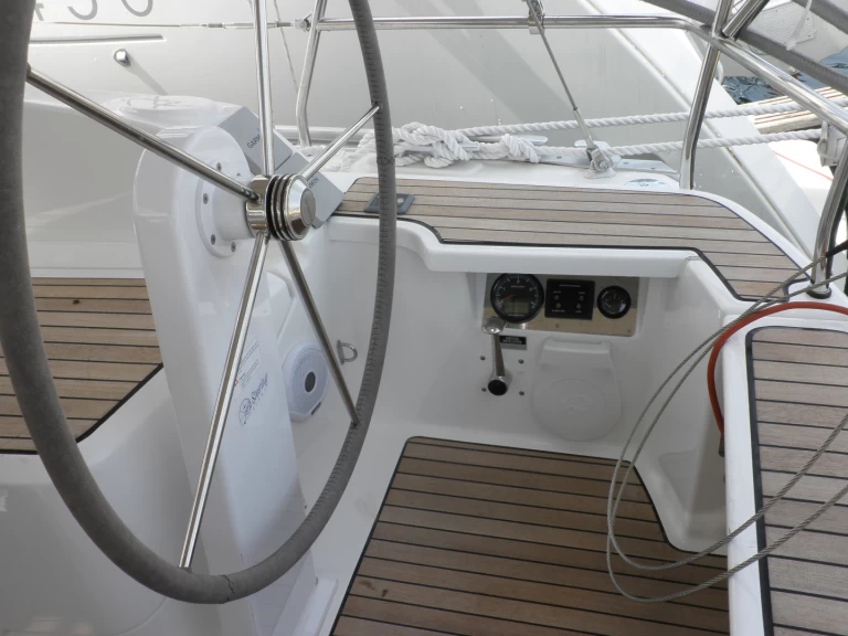 Huur een Bavaria Cruiser 37 in Sukošan