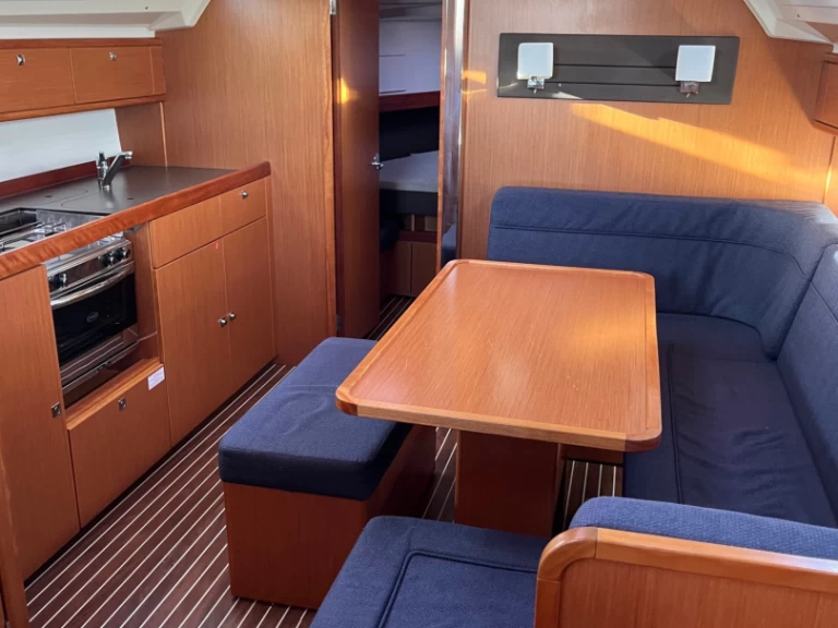 Bootverhuur Bavaria Cruiser 41 in Sukošan via SamBoat